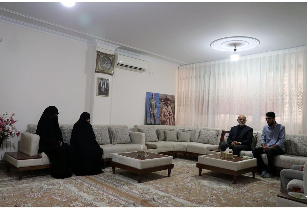 دیدار رئیس ستادکل نیروهای مسلح با خانواده شهید سرلشکر محمد صالح اسدی