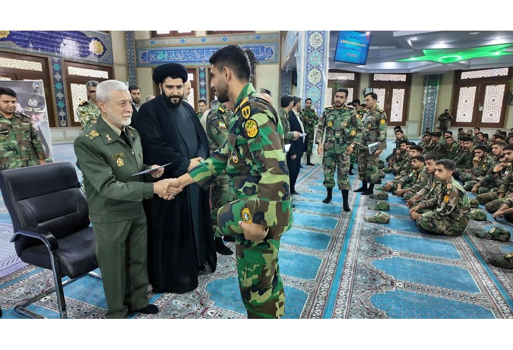 اعطای عطیه فرماندهی معظم کل قوا به دانش آموختگان دانشگاه افسری امام علی (ع)