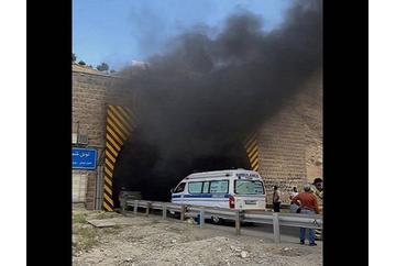 حریق خودروی دنا در جاده کندوان پنج مصدوم  داشت