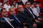 رعلیرضا کاظمی وزیر آموزش و پرورش، مسعود پزشکیان رئیس‌جمهور و حامد علامتی مدیر عامل کانون پرورش فکری کودکان و نوجوانان، صبح یکشنبه ۱۹ مهرماه ۱۴۰۵ در جشن لبخند وطن به مناسبت هفته ملی کودک در مرکز آفرینش‌های فرهنگی‌ هنری کانون پرورش فکری کودکان و نوجوانان حضور دارند.